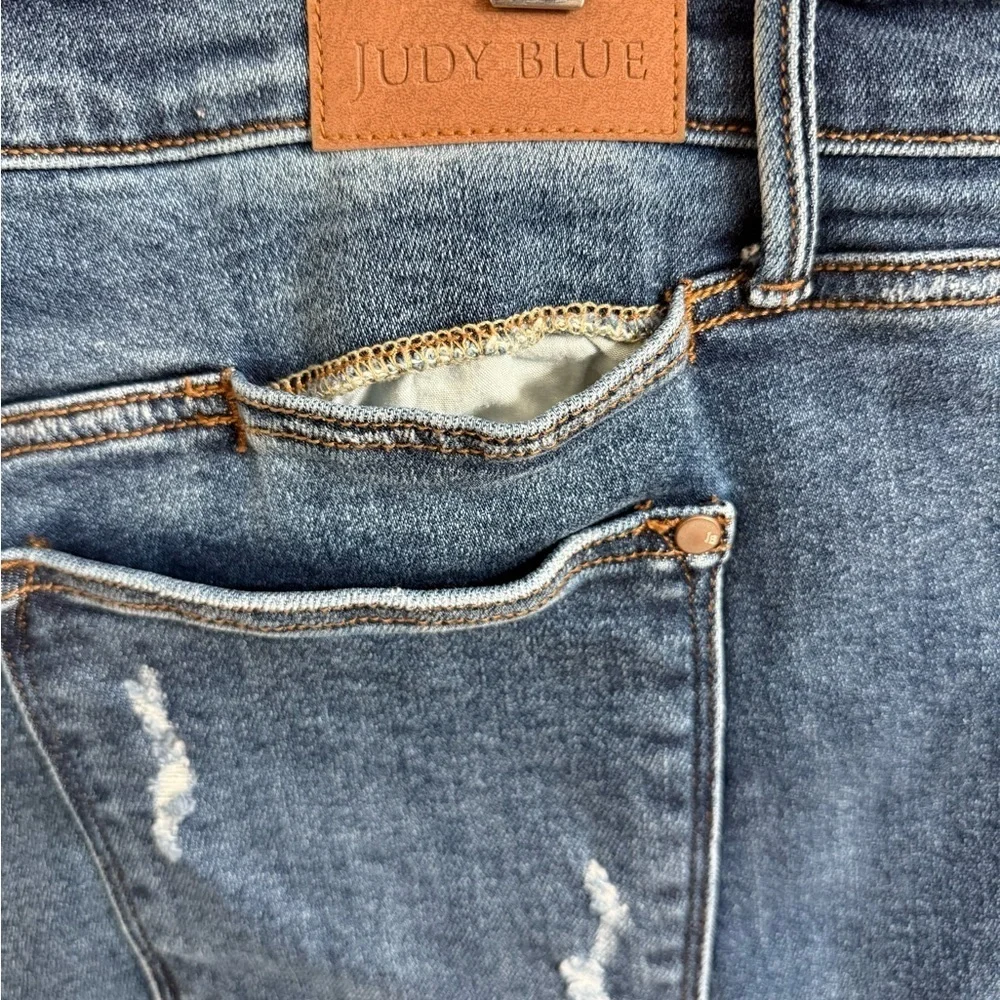 Judy Blue Womens Size 3XL Med Wash Distressed Denim Dad Short Cell Phone Pocket